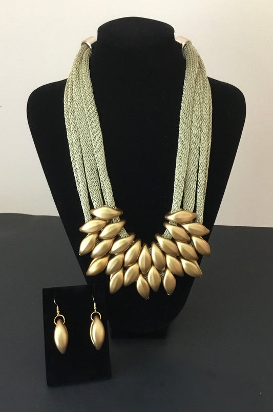 Glint of Gold Necklace Set