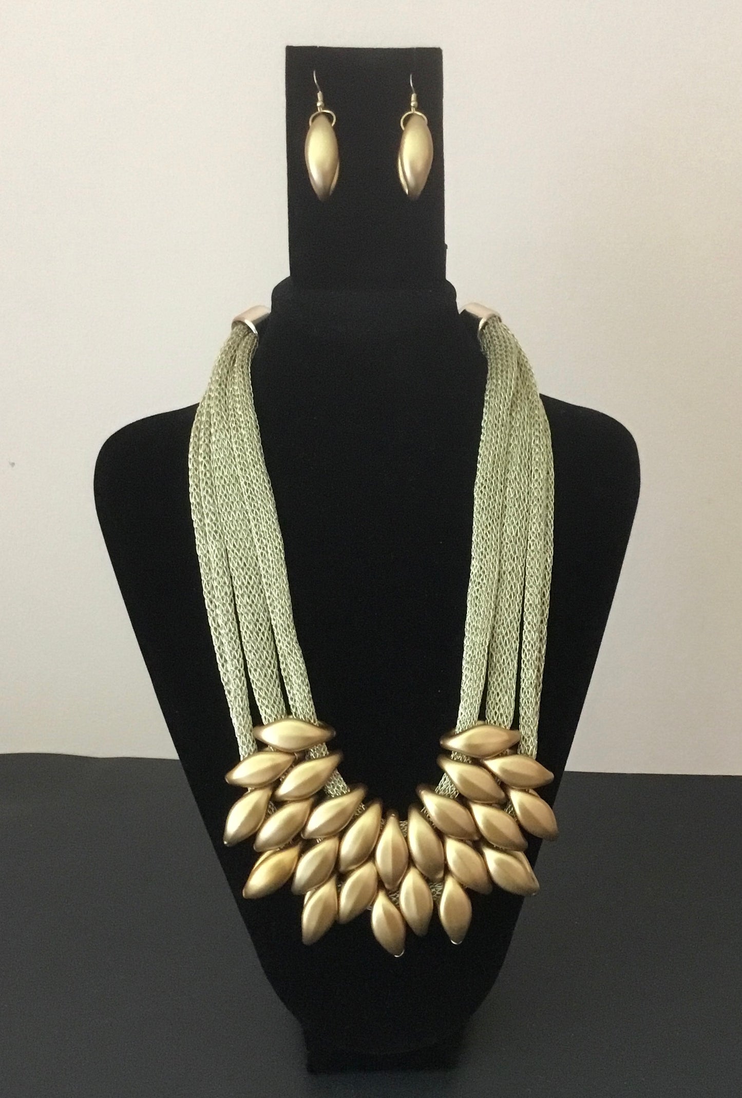 Glint of Gold Necklace Set