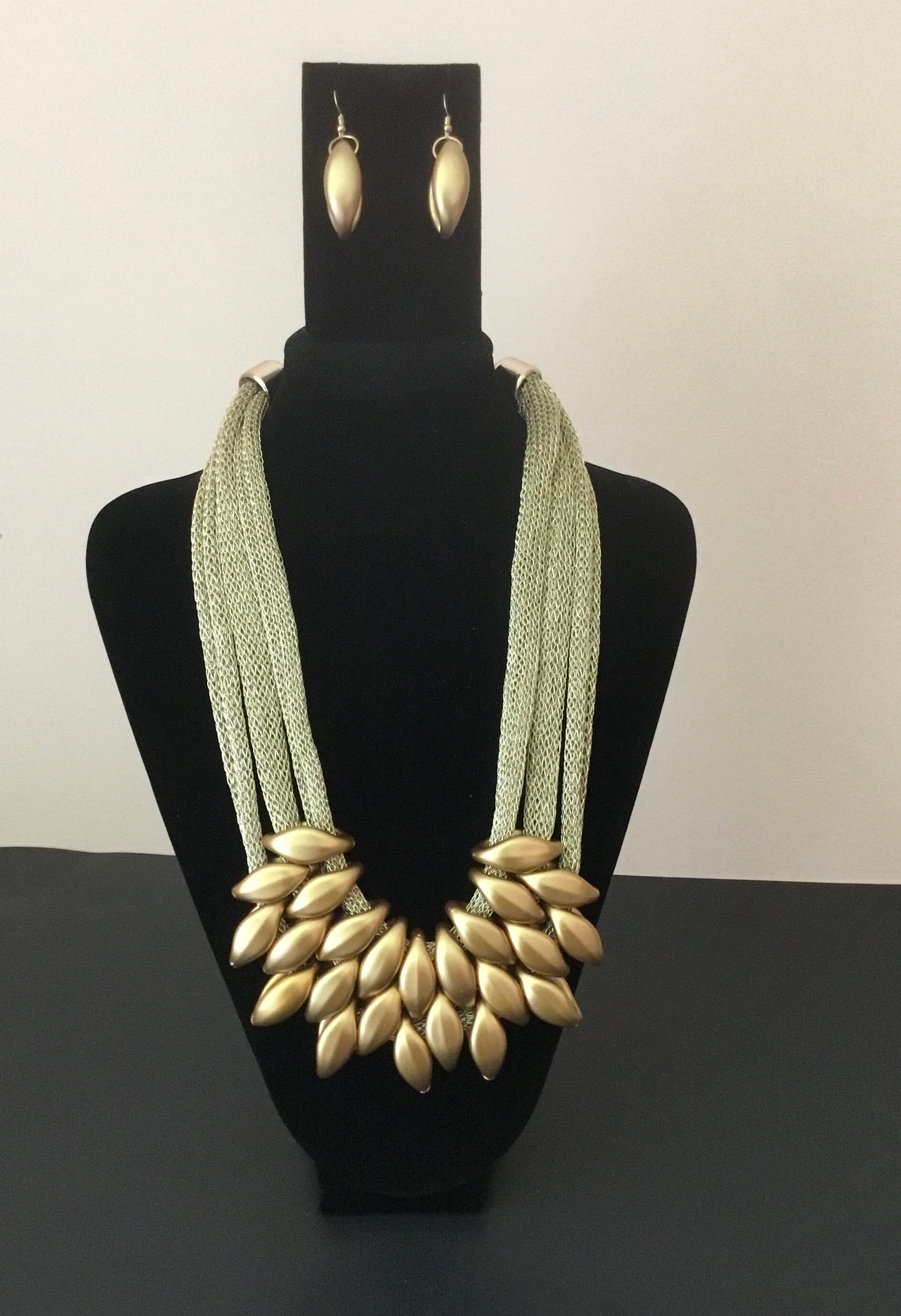 Glint of Gold Necklace Set