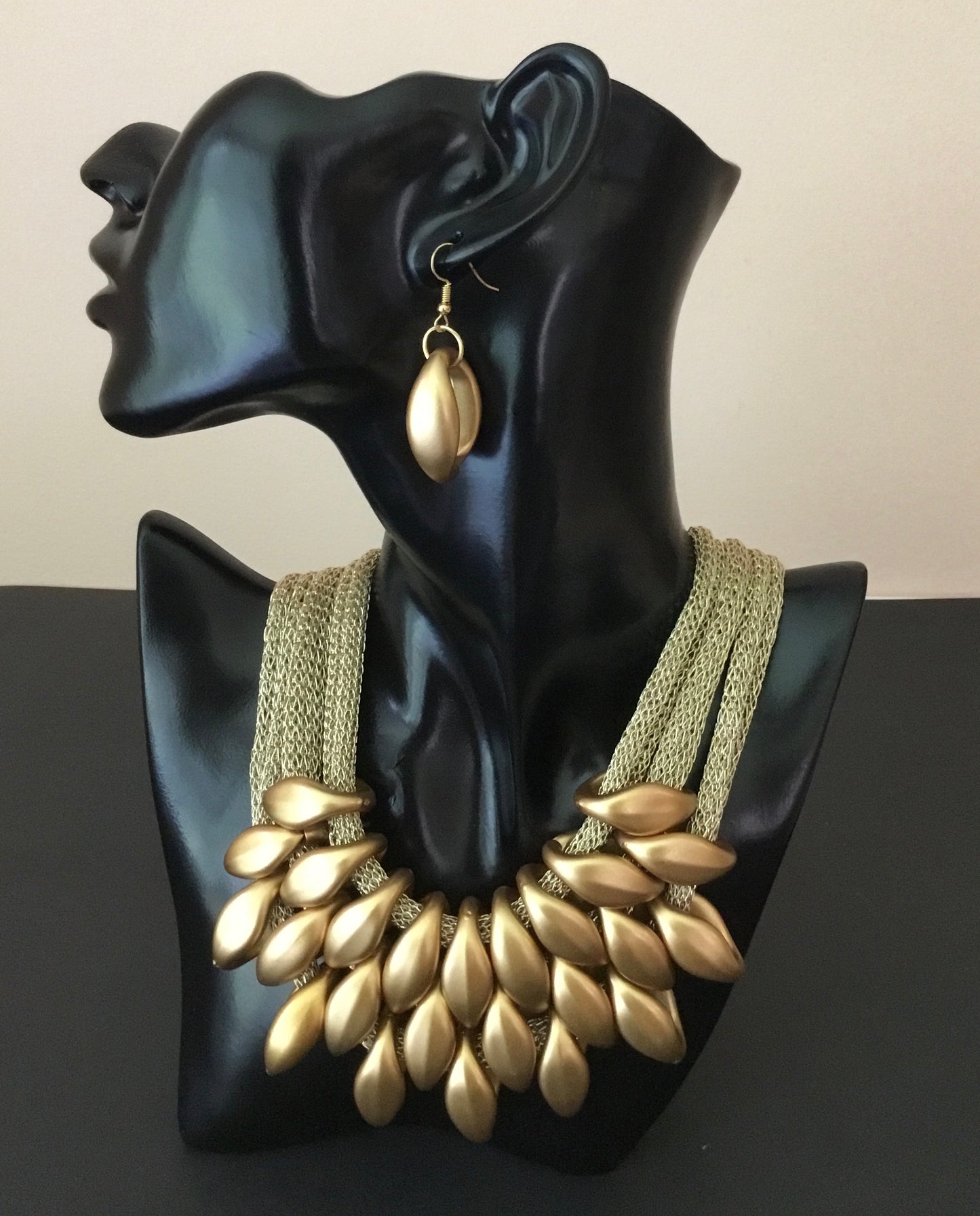 Glint of Gold Necklace Set