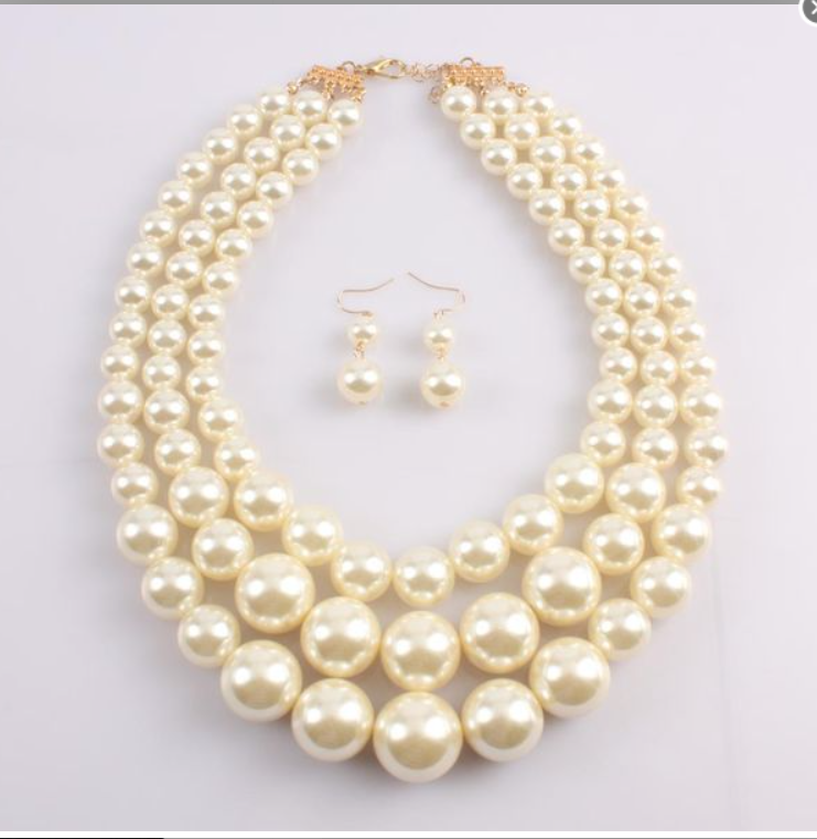 Off-White Pearl Necklace Set